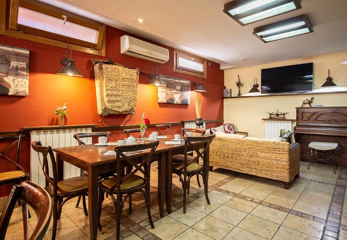 Hostal Los Canteros Golmayo Exterior photo